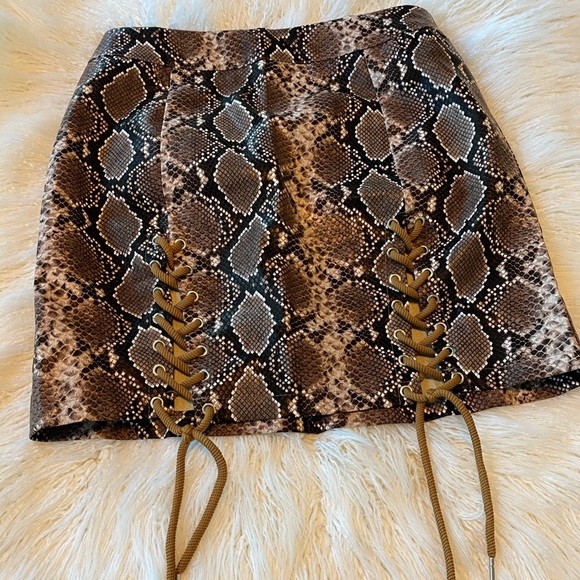 Sexy High Waist Lace Up Bodycon Snakeskin Skirt - Picture 4 of 11